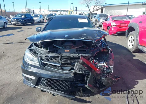 2013 Mercedes-Benz C 63 Amg z USA, uszkodzony, nr VIN WDDGJ7HB5DF899800